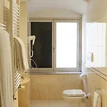 佩斯埃尔维缇亚酒店